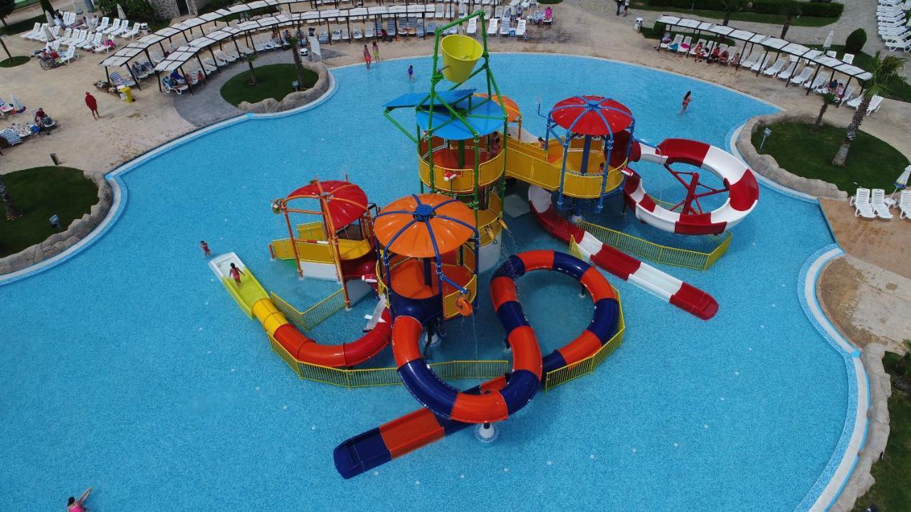 Aqua Nevis Hotel & Aqua Park Sunny Beach Buitenkant foto