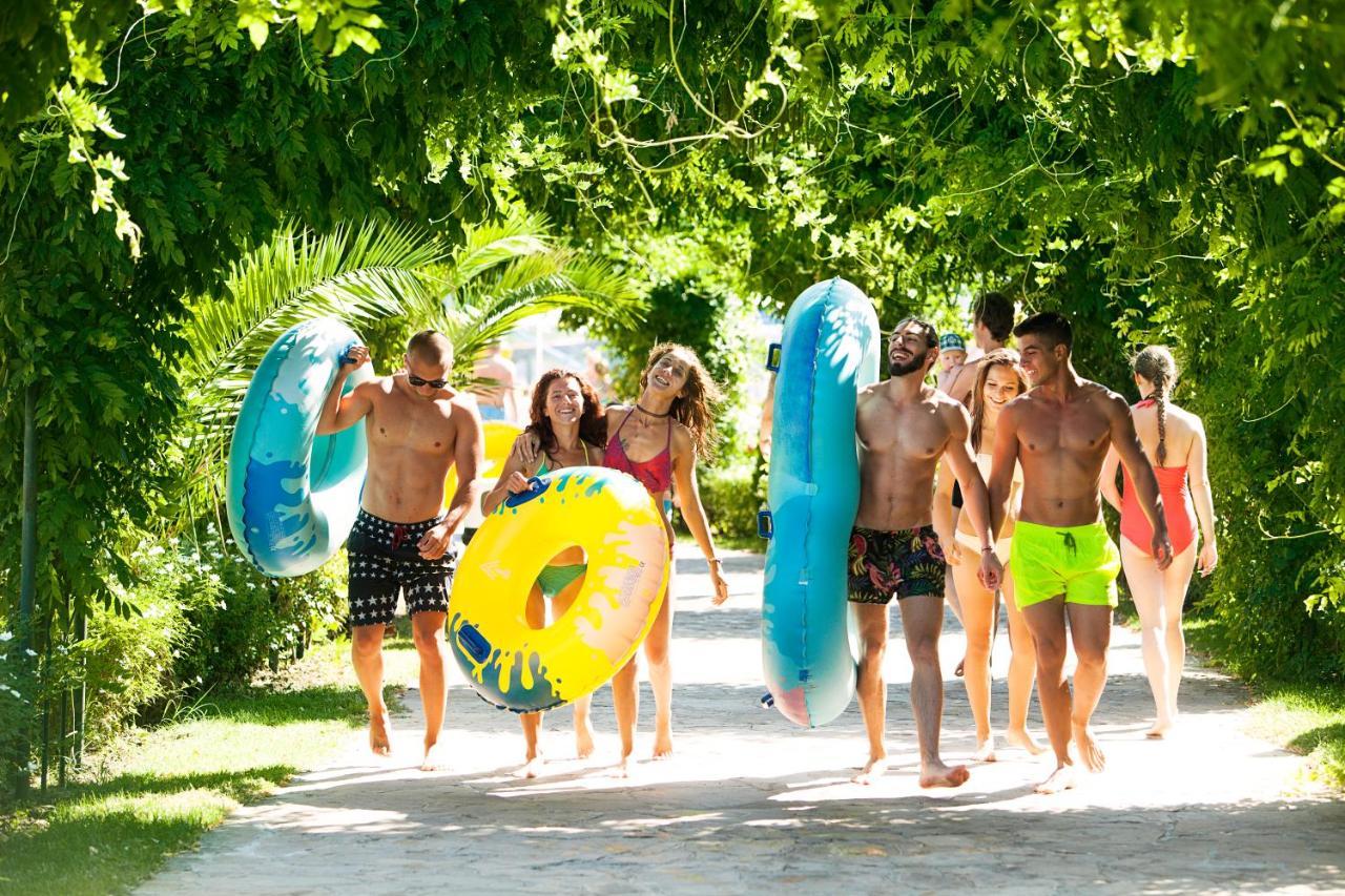 Aqua Nevis Hotel & Aqua Park Sunny Beach Buitenkant foto